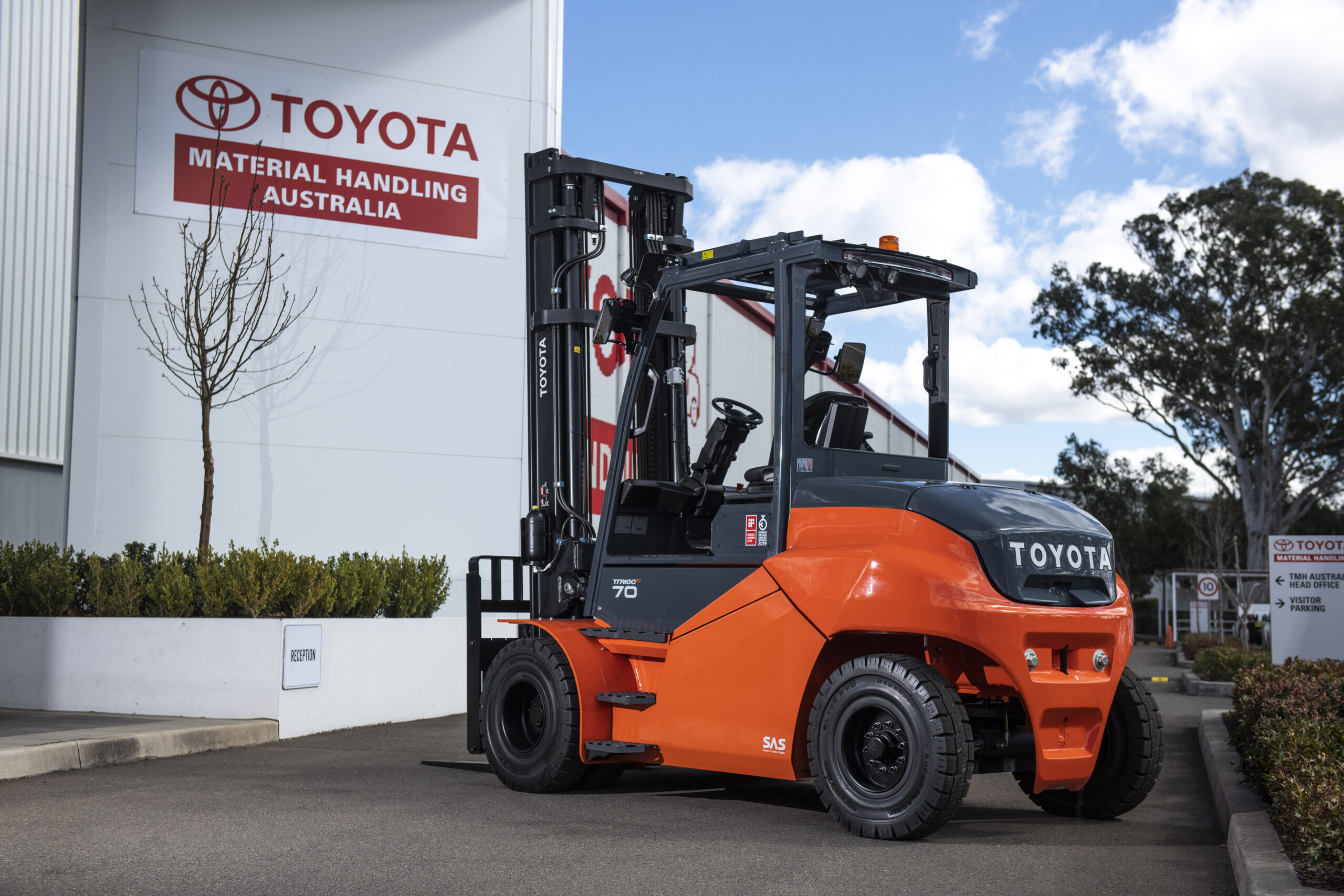 Tmha Launches Four New Counterbalanced Forklifts The Heavyquip Magazine